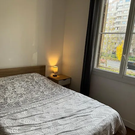 Apartment Paris-18 *