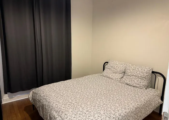 Paris-18 Apartment *