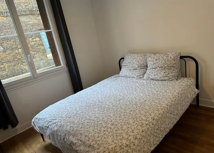 Paris-18 アパート *